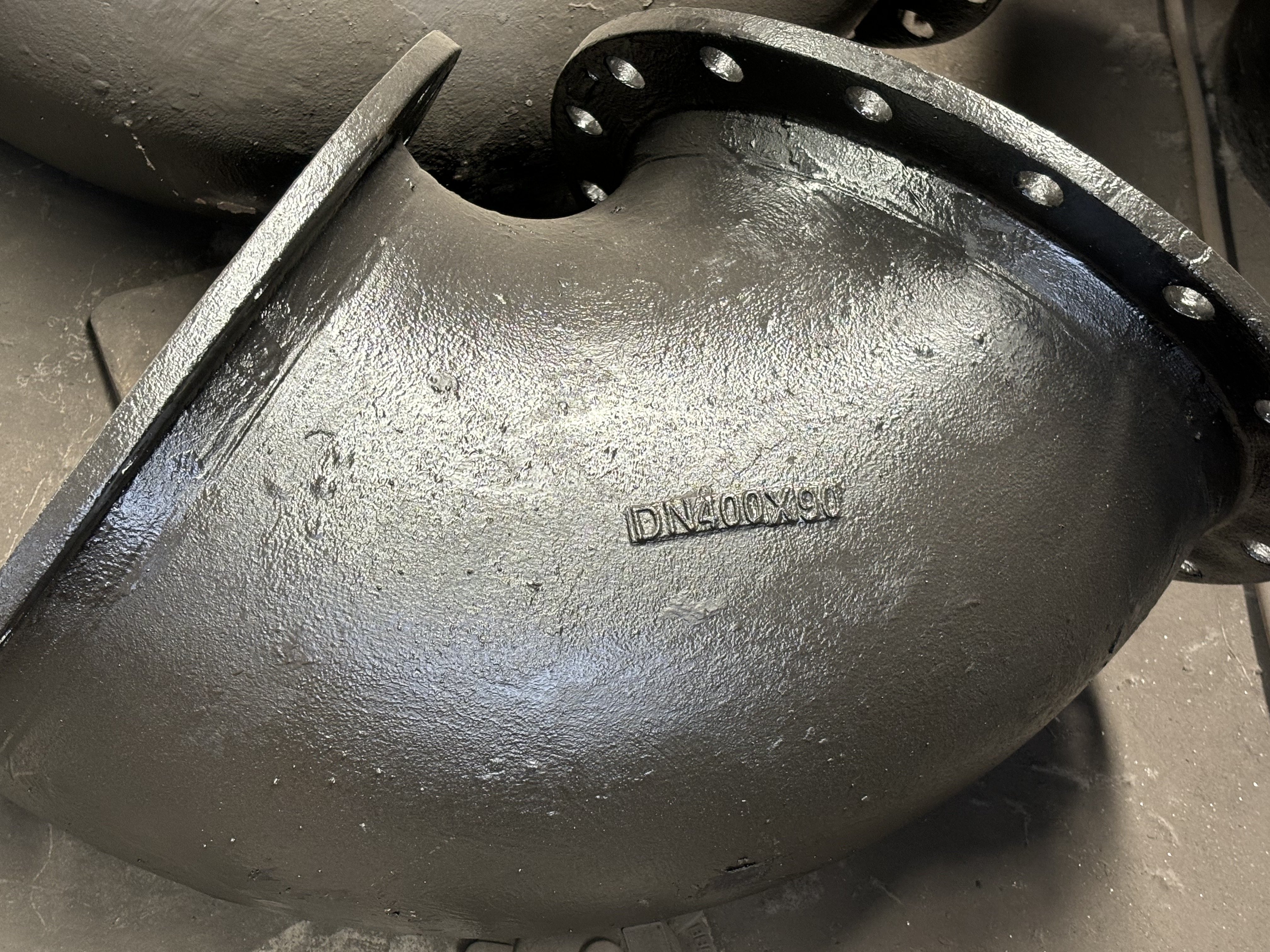 Einführung in Rohrformstücke aus duktilem Gusseisen: Winkelstücke und T-Stücke